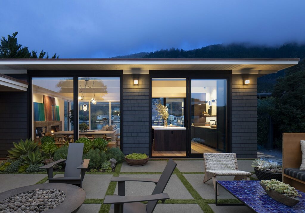 Stinson Bungalow designed by Calder Smith, Interiors by Nicole Hollis. Photo by Paul Dyer.
